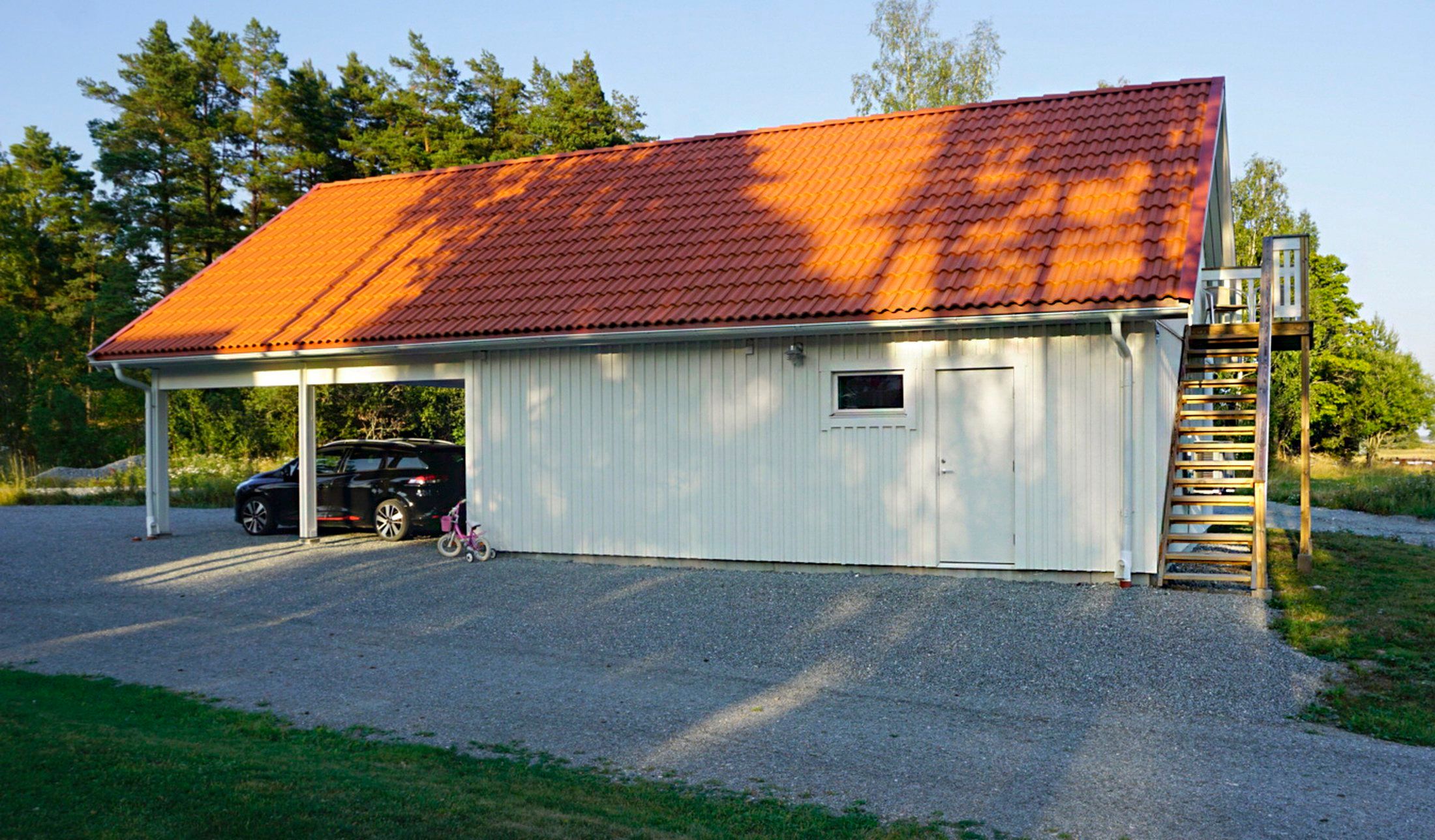 Wideblomska garaget med carport bild 4