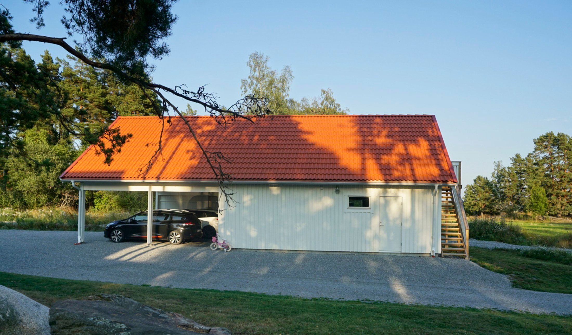 Wideblomska garaget med carport bild 5